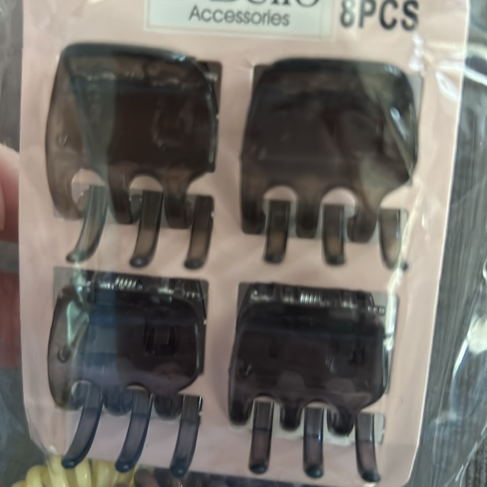 5/$20 Hair Accessories 8pcs - Picture 4 of 4